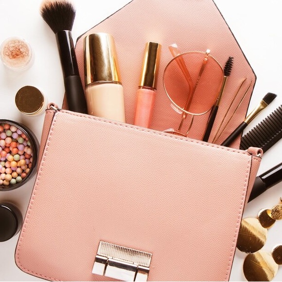 💙5 NEW Items! Mystery Makeup & Accessories Bundle💙 - Picture 3 of 4